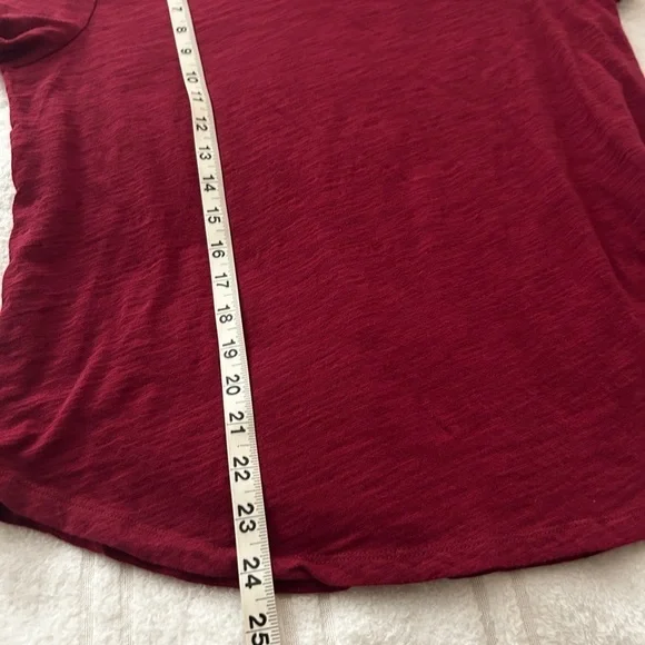 Old Navy Burgandy Red Women’s V Neck Short Sleeve Top Size Medium​​​​​​​​ - Picture 4 of 7